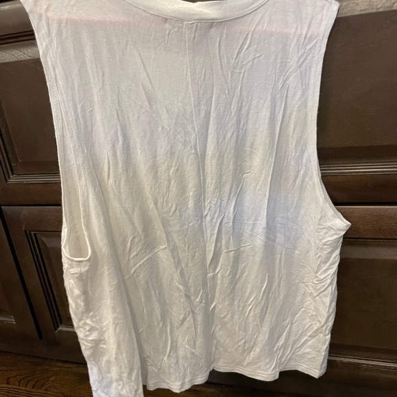 Express love floral v neck tee size s 🌸 - Picture 2 of 4